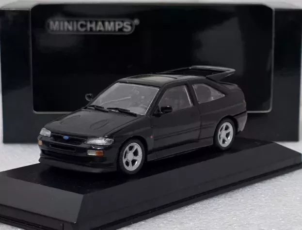 Minichamps Ford Escort Cosworth 1992 1:43 430082106