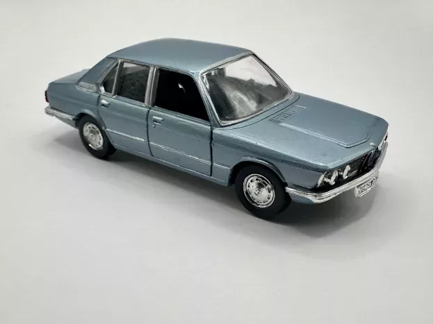 Schuco Bmw 520 1:43 617
