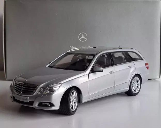 Minichamps Mercedes E-class Estate Avantgarde 2009 1:18 B66962438