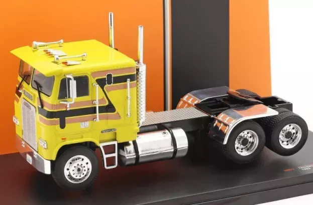 IXO Models Freightliner Fla Tractor Truck 3-assi 1993 1:43 TR072