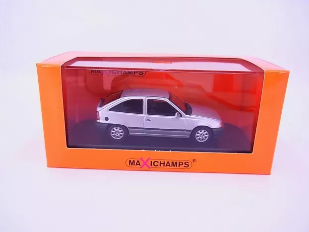 Minichamps Opel Kadett E 2-door 1990 1:43 940045900