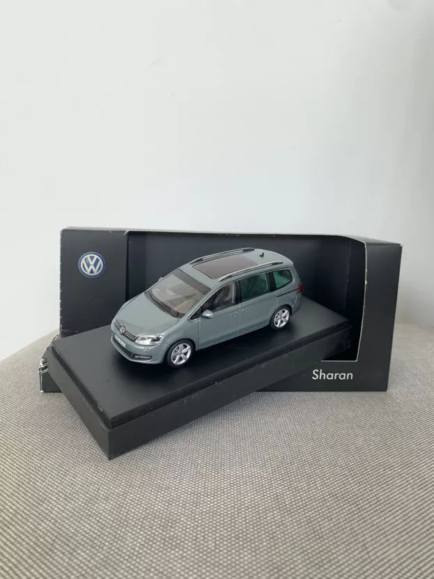 Minichamps Volkswagen Sharan 2010 1:43 7M0099300R7I