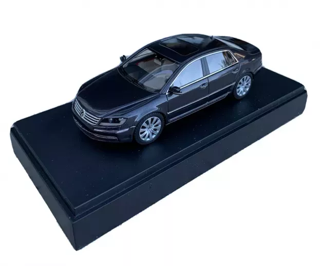Looksmart Volkswagen Phaeton 6.0 W12 2014 1:43 3D1099300C8Z
