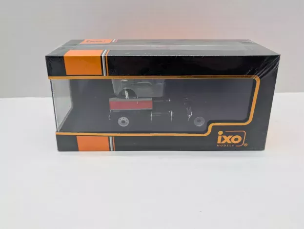 IXO Models Kenworth Bullnose Tractor Truck 2-assi 1950 1:43 TR036