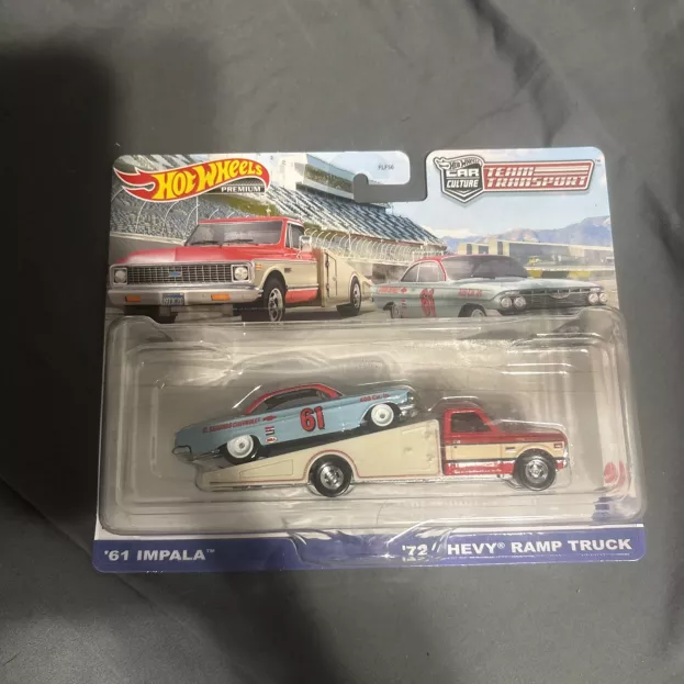 Hot Wheels Chevrolet Ramp Truck Car Transporter With Impala N 61 Racing 1961 1:64 HKF40-FLF56