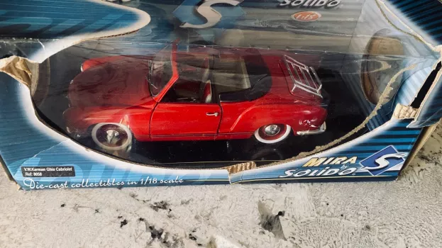 Solido Volkswagen Karmann Ghia Cabriolet 1957 1:18 8058