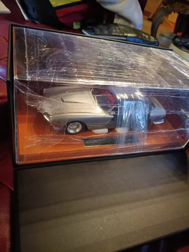 Top Marques Ferrari 250 Lusso Coupe 1963 1:18 TOP124E