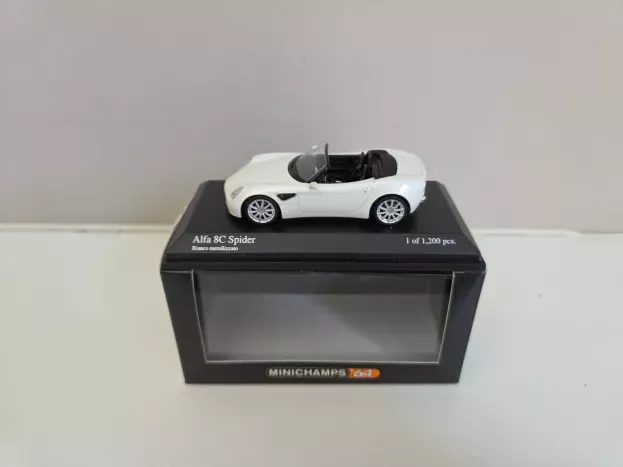 Minichamps Alfa Romeo 8c Competizione Spider 2008 1:64 640120532