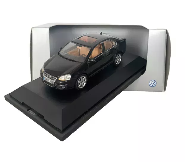 Schuco Volkswagen Jetta 2006 1:43 1KM099300F9R