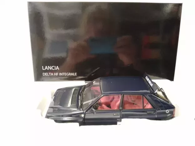 Kyosho Lancia Delta Hf Integrale Evo2 Club Italia 1992 1:18 08343SC