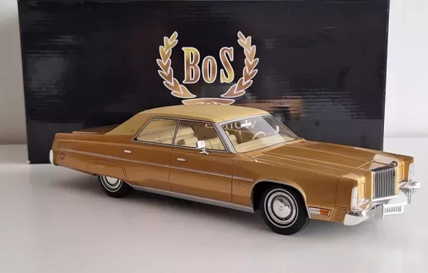 BoS Models Chrysler Imperial Le Baron 1975 1:18 BOS141