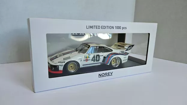Norev Porsche 935 3.0l F6 Turbo Team Martini Racing Porsche System N 40 4th 24h Le Mans 1976 Rolf Stommelen Manfred Schurti 1:18 187430