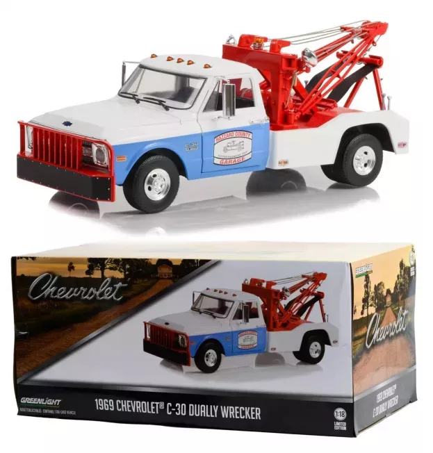 Greenlight Chevrolet C-30 Pick-up Carro Attrezzi Wrecker Road Service 1969 1:18 13622
