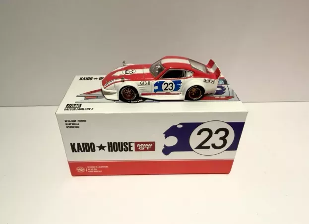Mini-GT Nissan Fairlady Z N 23 Kaido House Coupe 1975 1:64 KHMG046