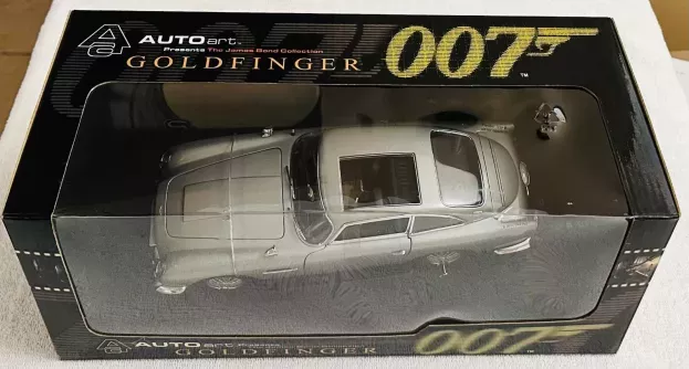 Autoart Aston Martin Db 5 James Bond 007 Goldf.with Weapons 1:18 70021