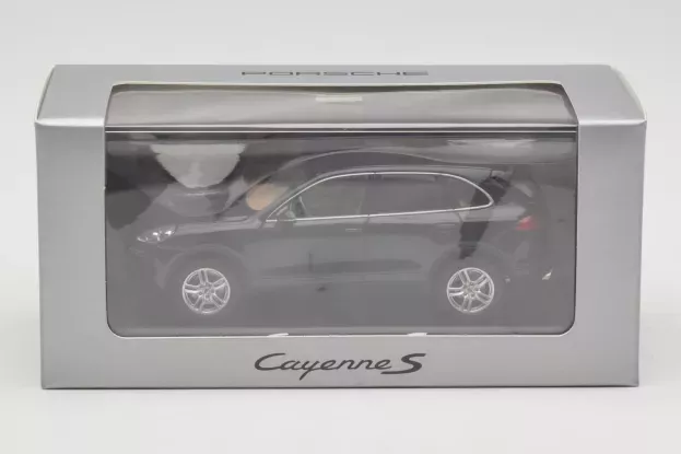 Minichamps Porsche Cayenne S 2014 1:43 WAP0200060E