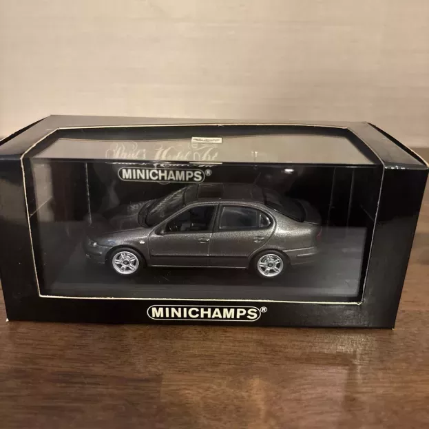 Minichamps Seat Toledo Saloon 1999 1:43 430058401