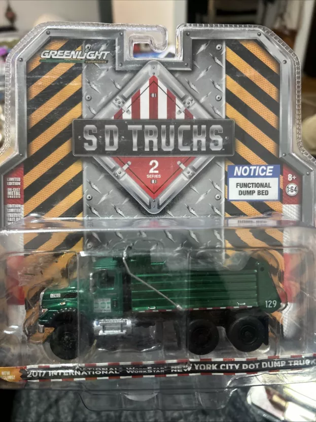 Greenlight International Workstar Truck New York City Dot Construction Dump 2017 1:64 45020A