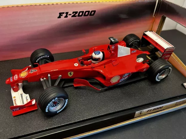 Hot Wheels Ferrari F1 F2000 N 4 Season 2000 R.barrichello 1:18 26738