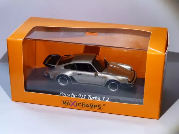 Minichamps Porsche 911 930 3.3l Turbo Coupe 1977 1:43 940069002