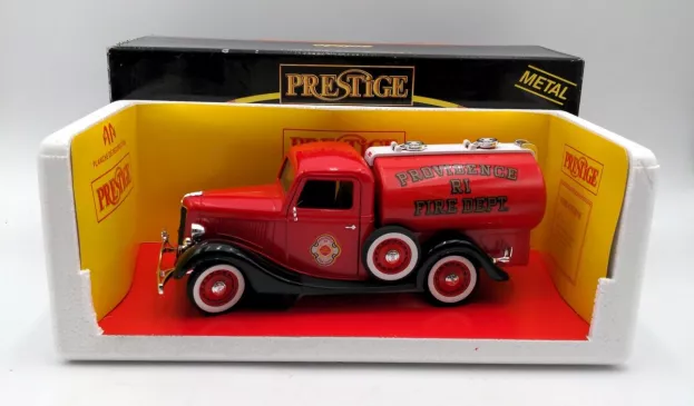 Solido Ford V8 Tanker Truck Provvidence Ri Fire Engine 1936 1:18 8005