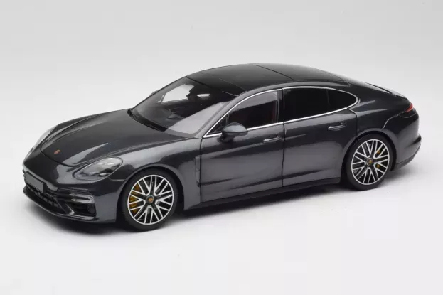 Minichamps Porsche Panamera Turbo S 2020 1:18 113061073