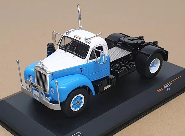 IXO Models Mack B61 Tractor Truck 1953 1:43 TR019