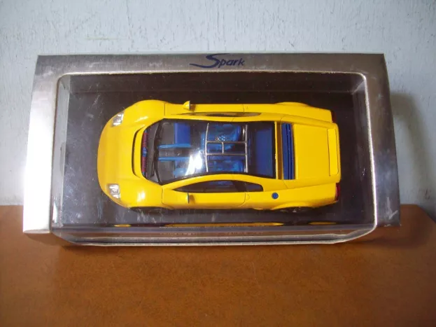 Spark Volkswagen W12 Syncro 1997 1:43 S0443