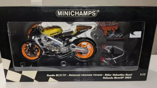 Minichamps Honda Rc211v Team Repsol Valentino Rossi Valencia Moto Gp 2003 World Champion 1:12 122037196