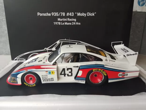 Truescale Porsche 935 78 3.2l Turbo Moby Dick Team Martini Racing Porsche System N 43 24h Le Mans 1978 Rolf Stommelen Manfred Schurti 1:12 TSM120007