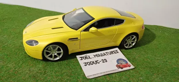 Hot Wheels Aston Martin V8 Vantage 1:18 G7159