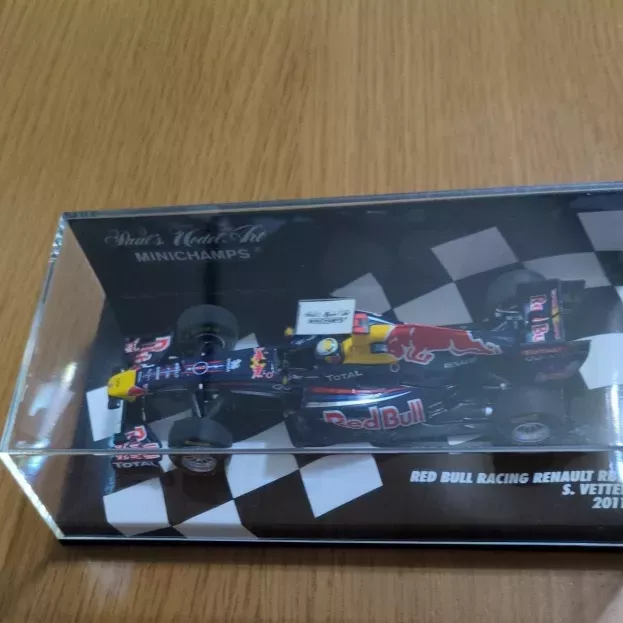 Minichamps Red Bull F1 Rb7 N 1 Sebastian Vettel Season 2011 World Champion 1:43 410110001
