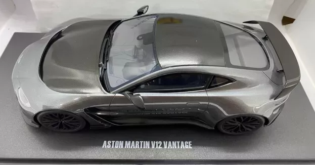 GT Spirit Aston Martin V12 Vantage 2023 1:18 GT443