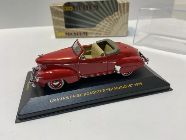 IXO Models Graham Paige Sharknose 1939 Roadster 1:43 MUS013
