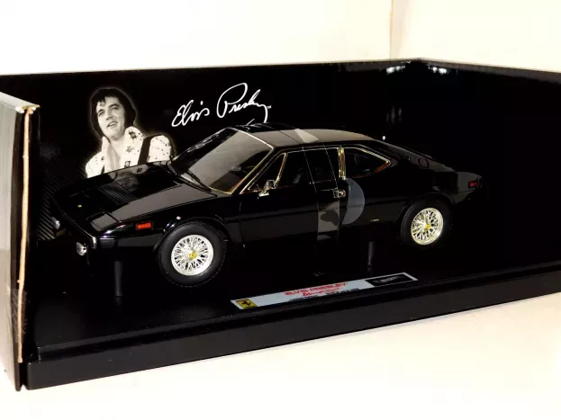 Hot Wheels Ferrari Dino 308 Gt4 1975 Personal Car Elvis Presley 1:18 V7425