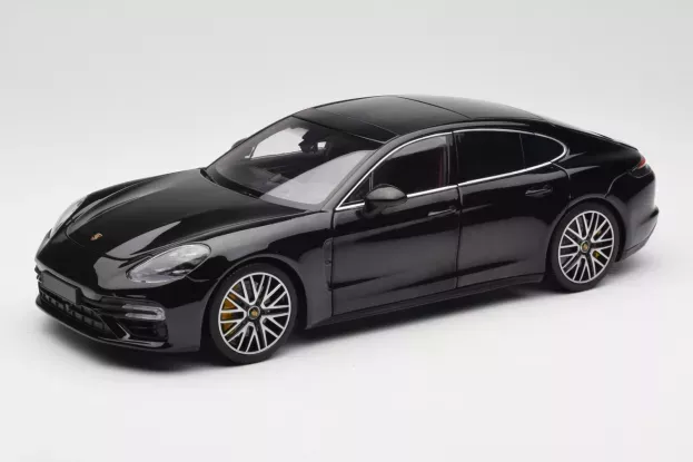 Minichamps Porsche Panamera Turbo S 2020 1:18 113061076