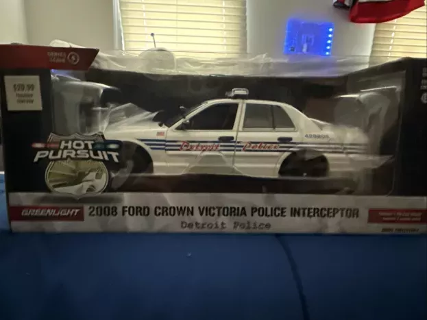 Greenlight Ford Crown Victoria Police Interceptor Detroit 2008 1:24 85563