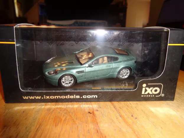 IXO Models Aston Martin V8 Vantage 2005 1:43 MOC084