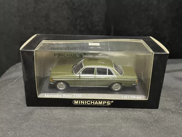 Minichamps Mercedes 230 E 1976 1:43 032205