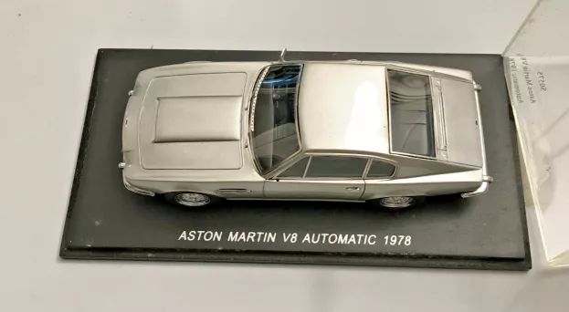 Spark Aston Martin V8 Automatic 1978 1:43 S0575