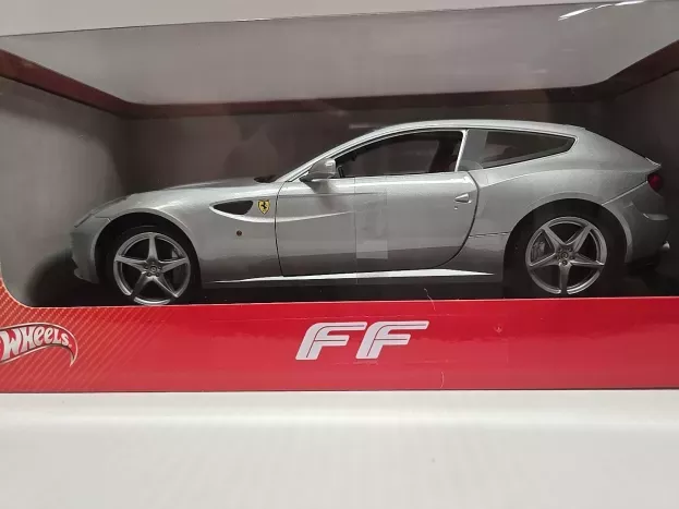 Hot Wheels Ferrari Ff ferrari Four 2011 1:18 X5525