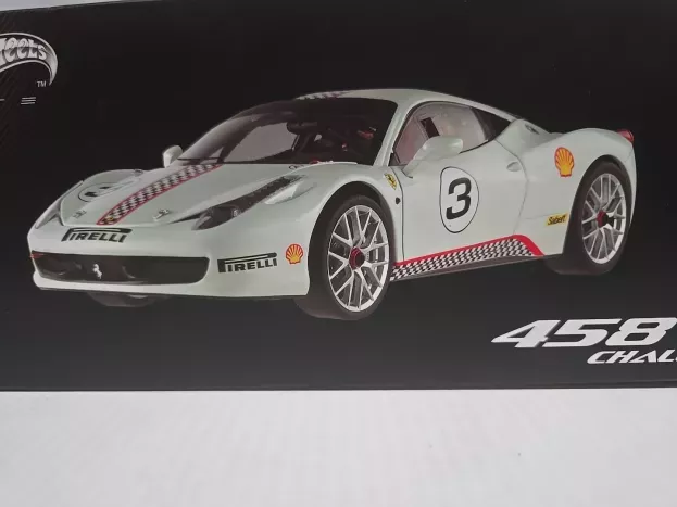 Hot Wheels Ferrari 458 Italia Challenge N 3 2010 1:18 X5487