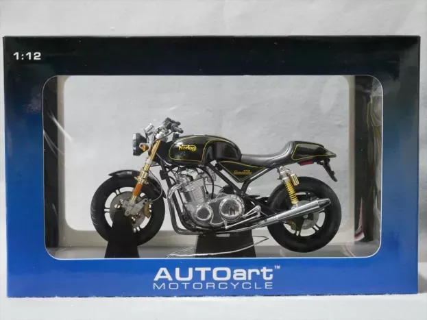Autoart Norton Commando 952 2005 1:12 12163