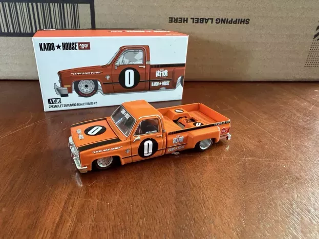 Mini-GT Chevrolet Silverado Dually Pick-up N 0 Kaido House V2 1979 1:64 KHMG090