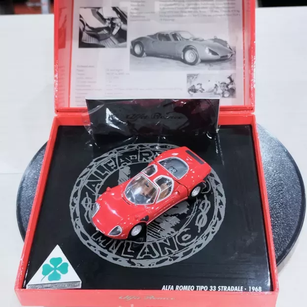 Minichamps Alfa Romeo Tipo 33 Stradale 1968 1:43 436120920