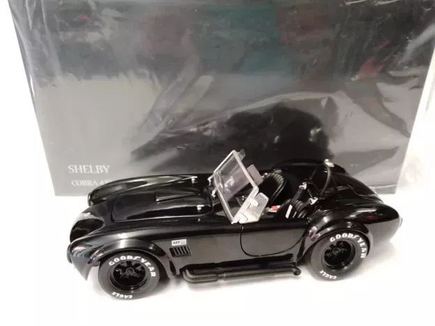 Kyosho Ford Shelby Cobra 427 S c Spider 1962 1:18 08047BK
