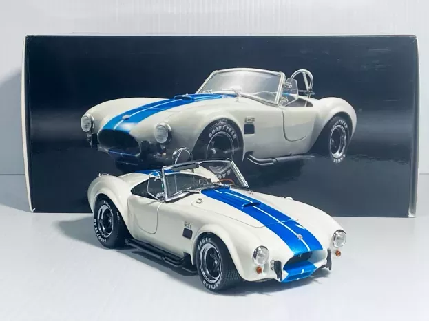 Kyosho Ford Shelby Cobra 427 S c 1962 1:18 08045W