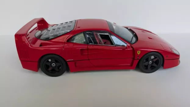 Kyosho Ferrari F40 Light Weight 1987 1:18 08412R