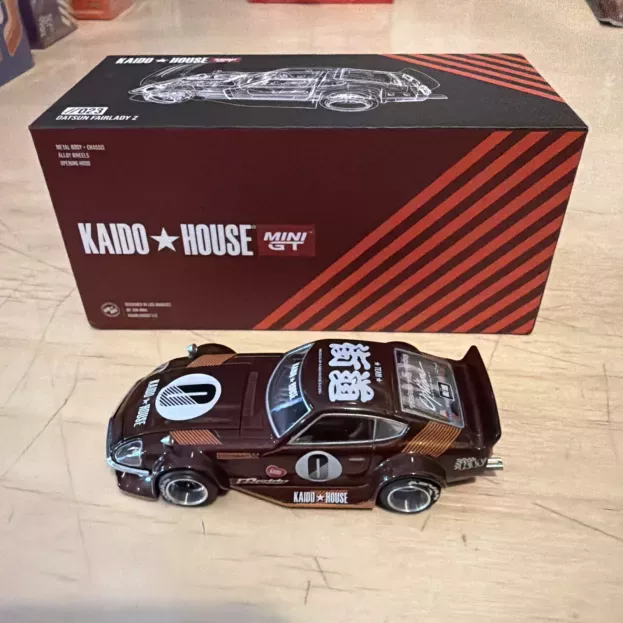Mini-GT Datsun Fairlady Z N 0 Kaido House Coupe 1975 1:64 KHMG023
