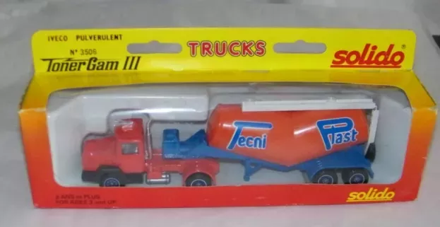 Solido Iveco Pulverulent Tanker Truck Milk 1:64 3506